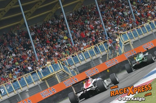 Autorace spektakel op Assen